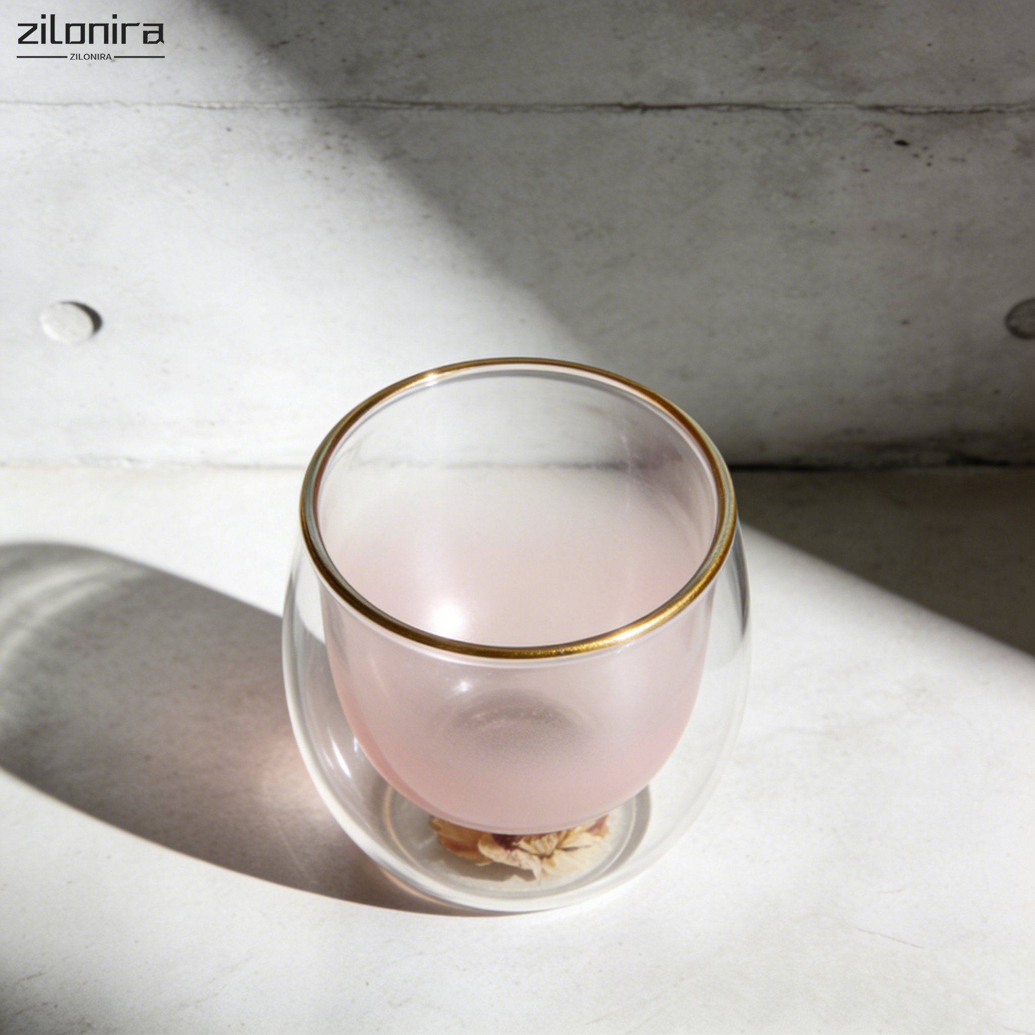 연분홍색 유리 장식품 메인 이미지