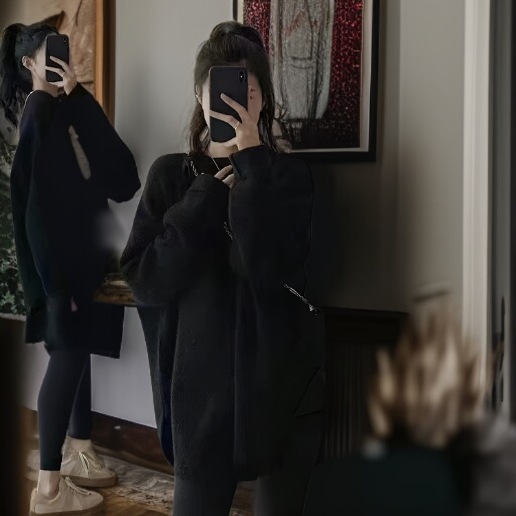 ソリッドカラーセーターのコーディネート例