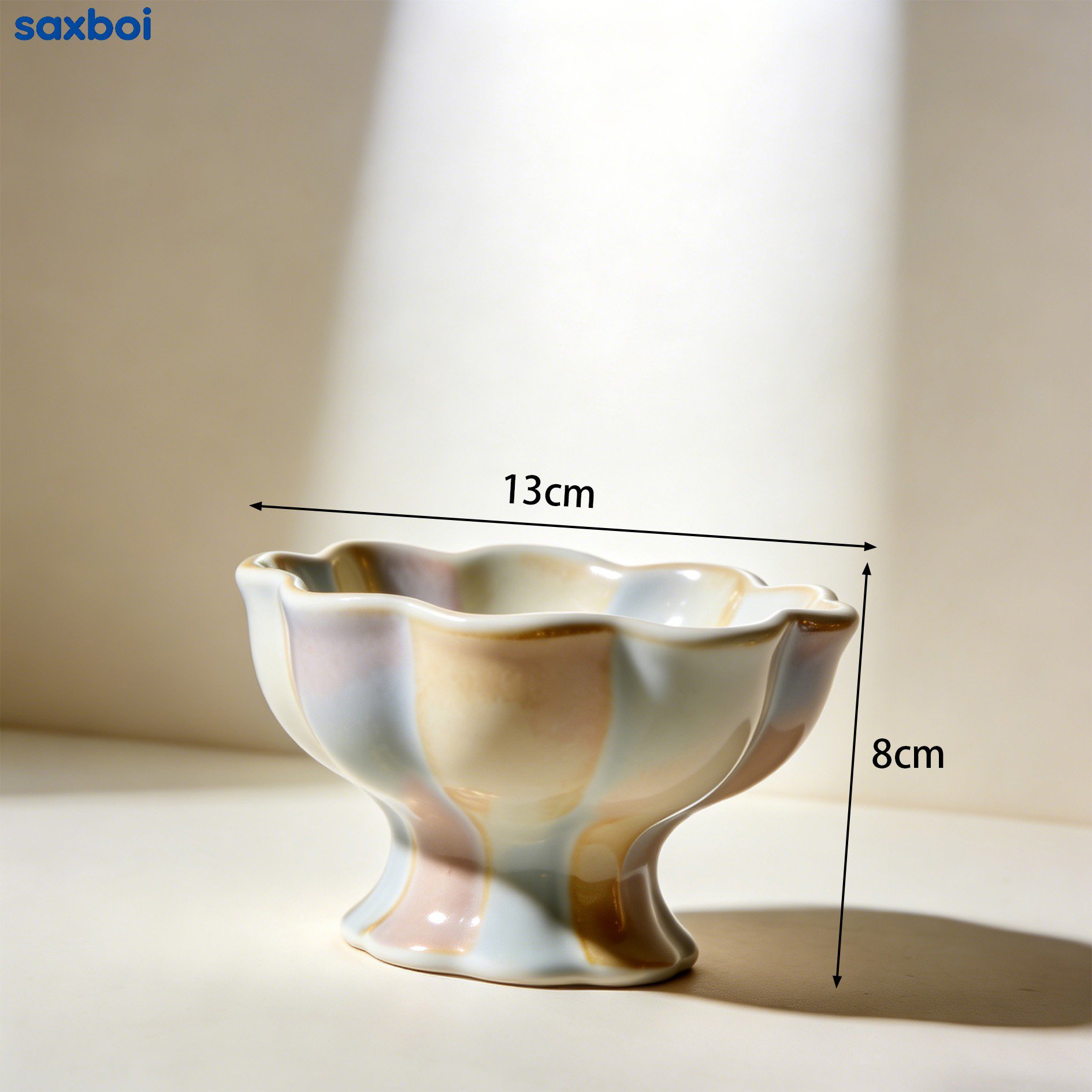 ステム付き陶器ボウルで盛り付けたサラダのイメージ