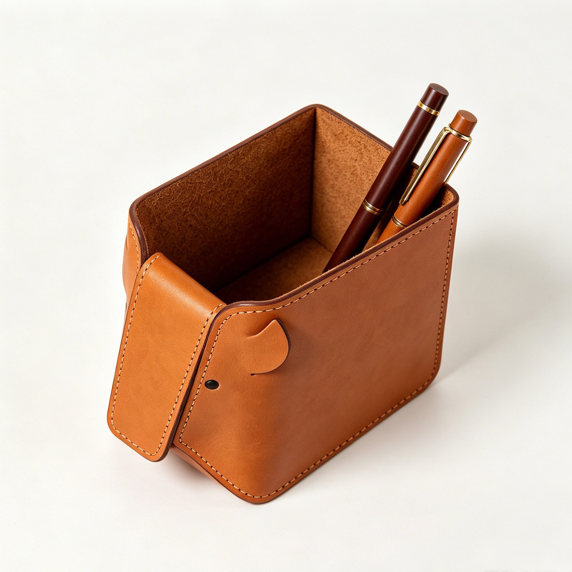 2er-Set Leder Stiftehalter auf modernem Schreibtisch