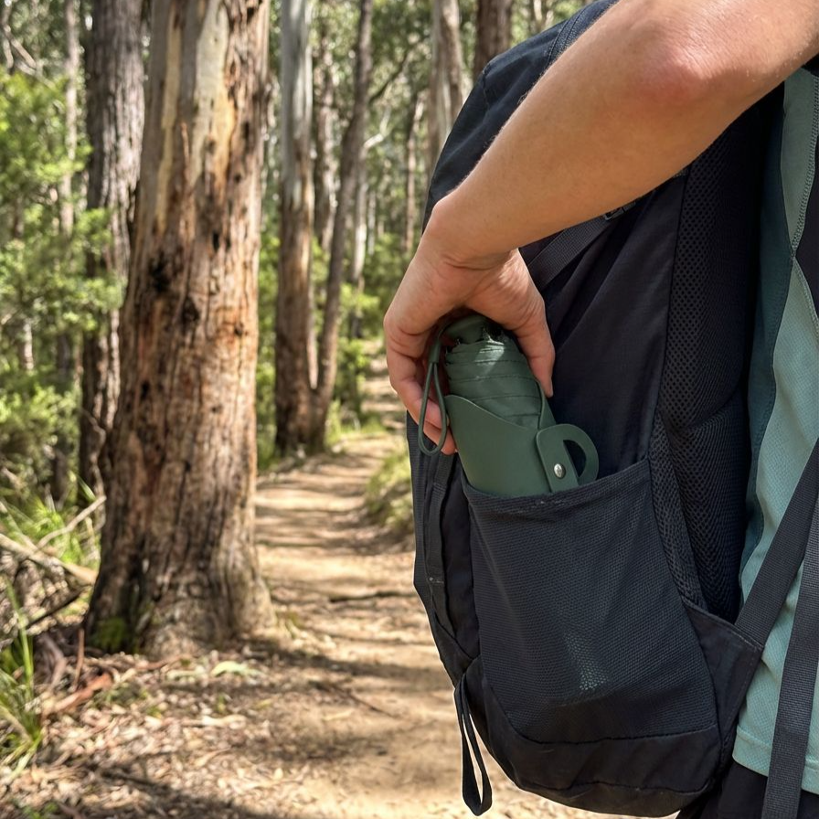 耐久性のあるビニール素材の日傘