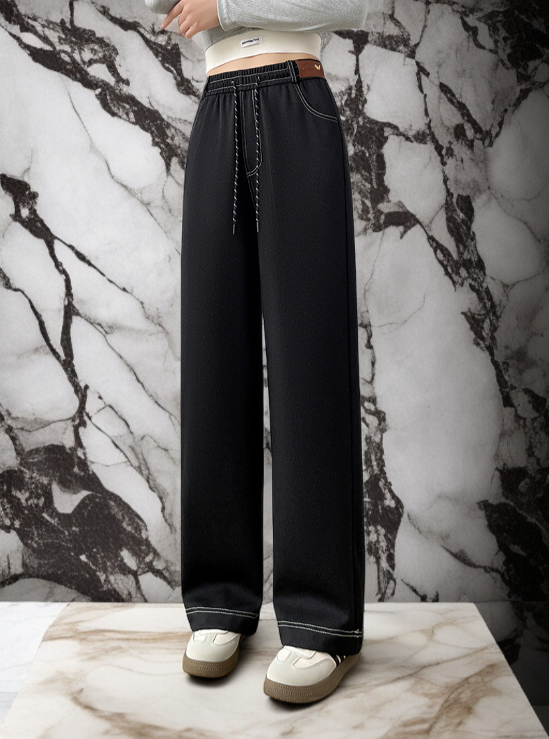 保温性抜群のフリース裏地ジーンズのサイドビュー