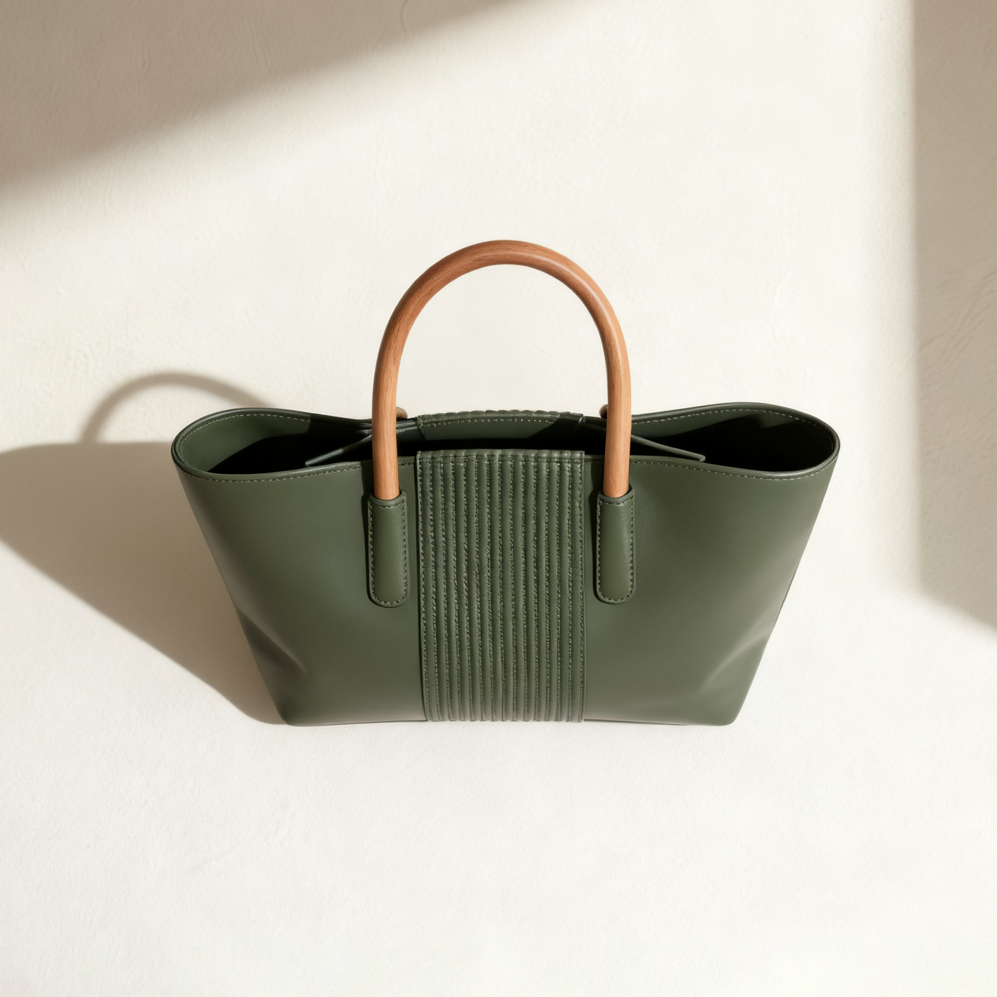 กระเป๋าถือหนังดีไซน์หรูด้ามจับไม้