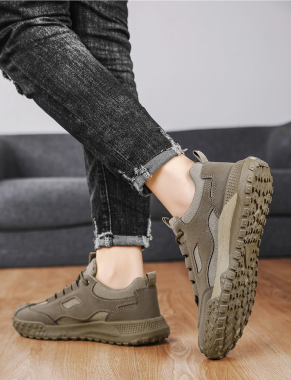 أحذية رجالية بتصميم عصري مقاوم للانزلاق