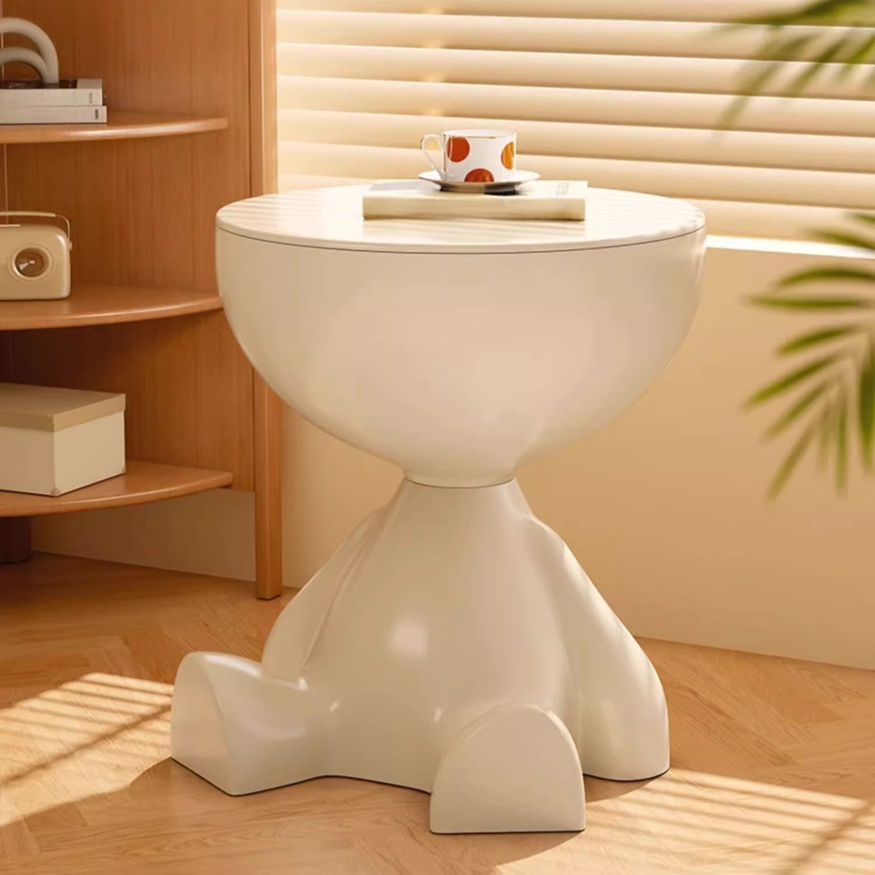 Modernes Beistelltisch-Regal aus nachhaltigem Material für Wohnzimmer und Schlafzimmer