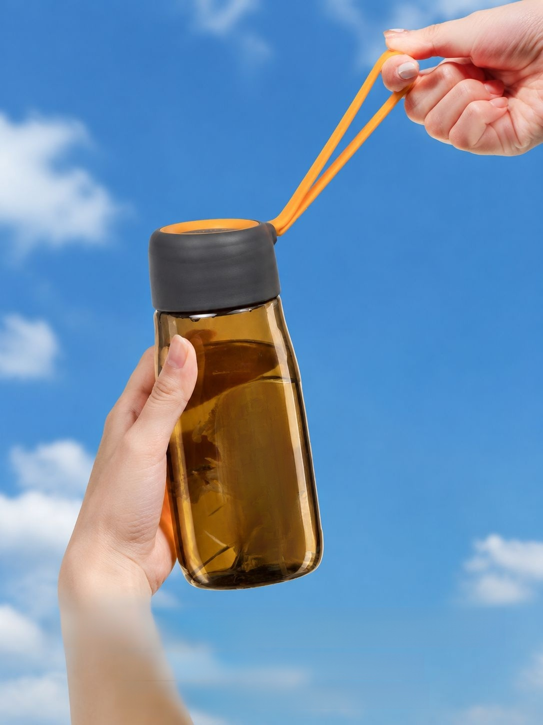 Anti-fall plastic cup with secure grip design