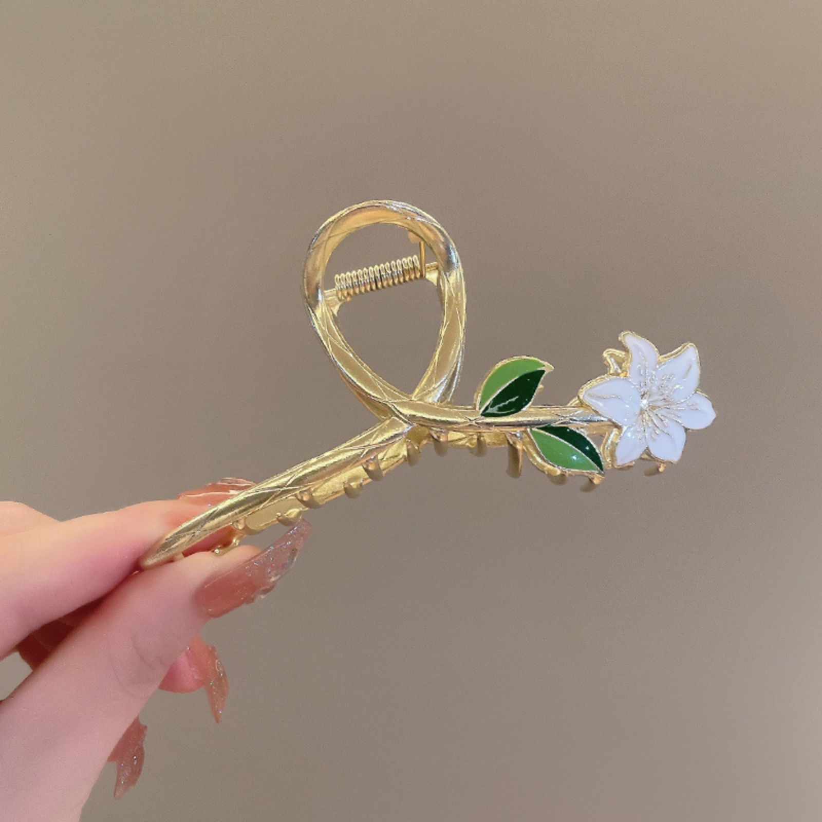 Elegant Vintage Lily Flower Hair Claw