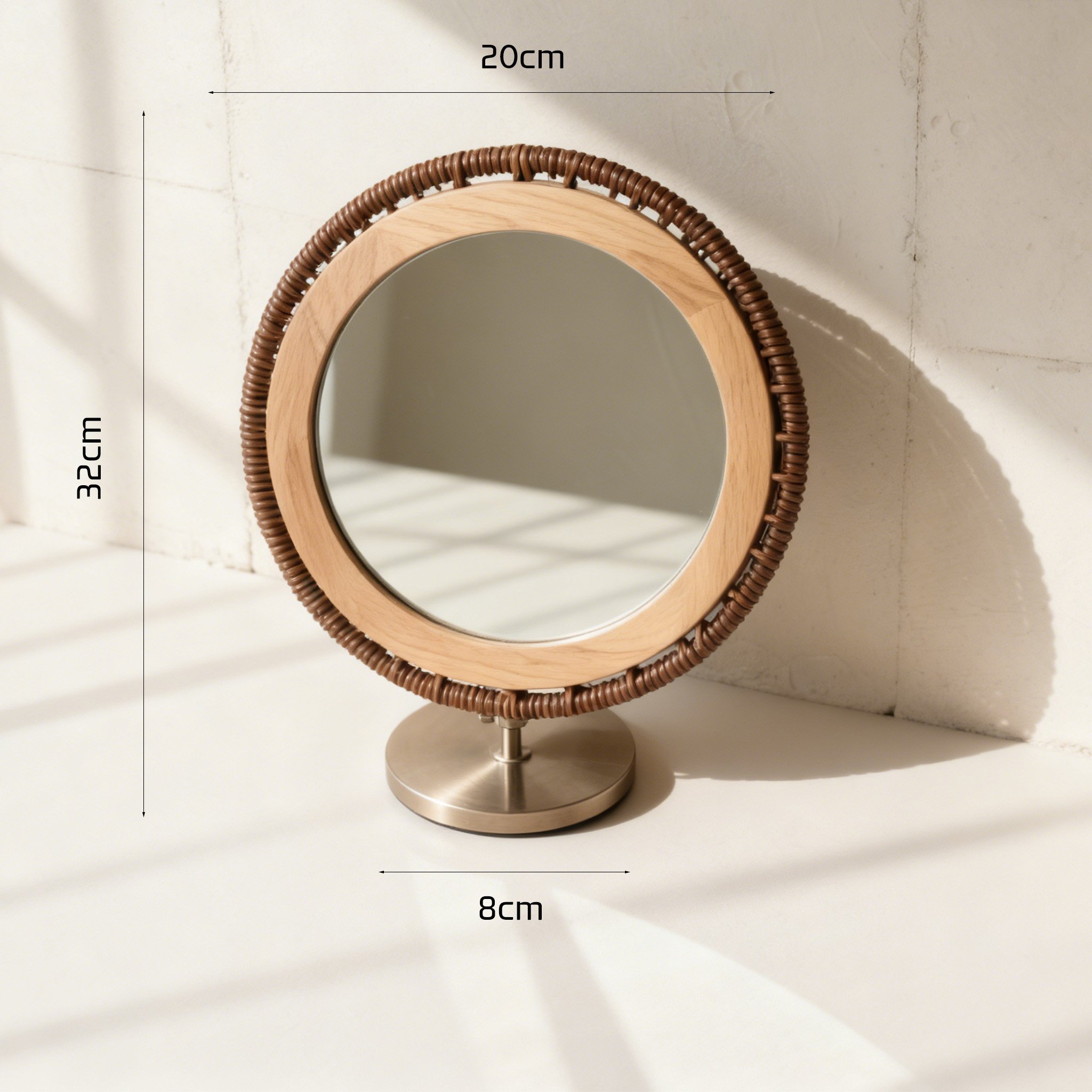 화장대에 놓인 내추럴 라탄 거울 세트