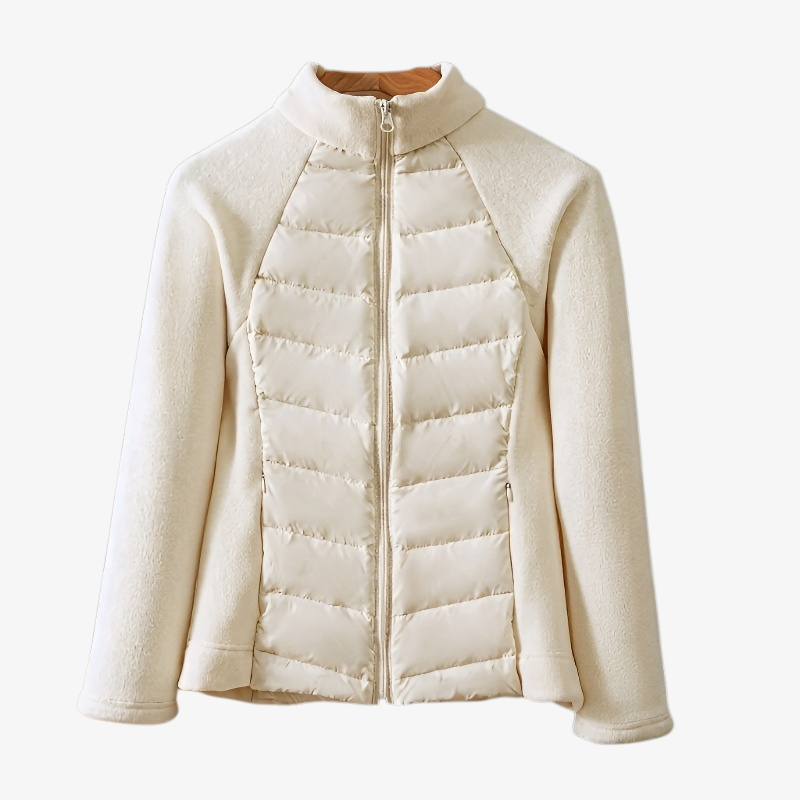 여성 아웃도어 활동에 어울리는 패딩 재킷