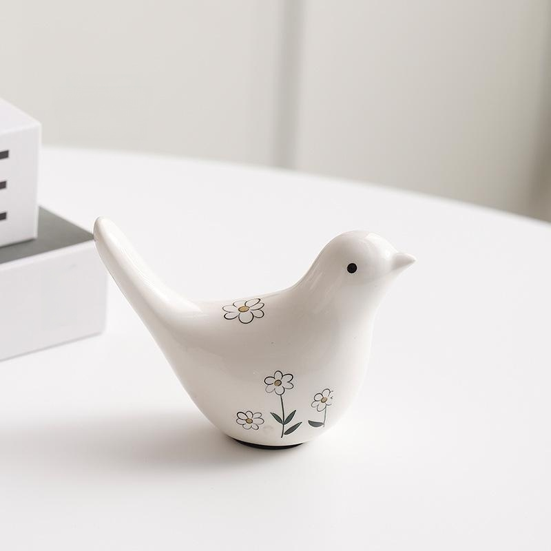 陶器製の手描き鳥の置物