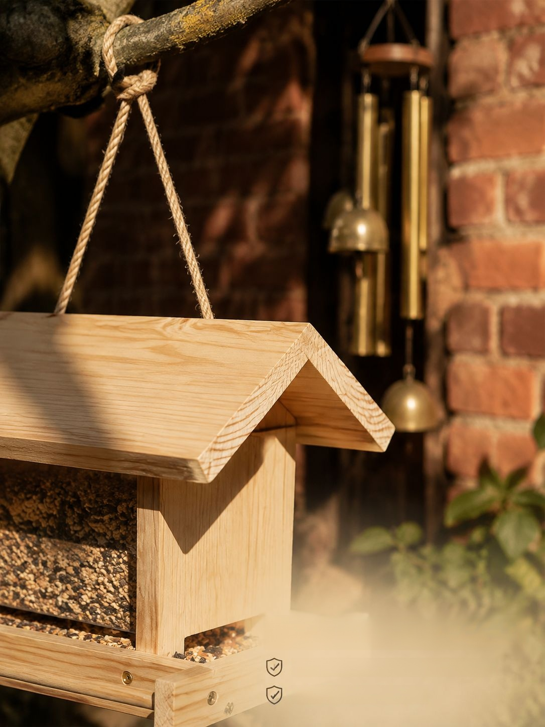Neues Vogelhäuschen aus Holz, hängender Schmuck aus Kiefernholz, im Villenstil, Kunsthandwerk für de