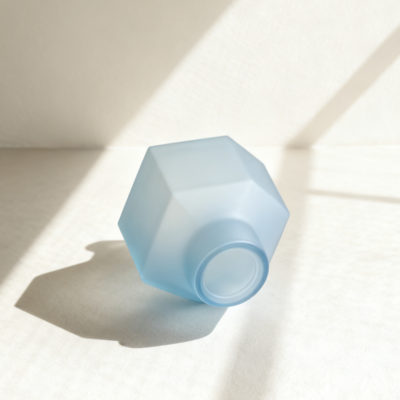 シンプルなガラス花瓶の美しい装飾置物