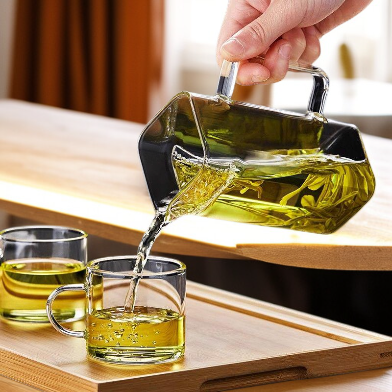 Grüntee-Ei aus dickem Glas