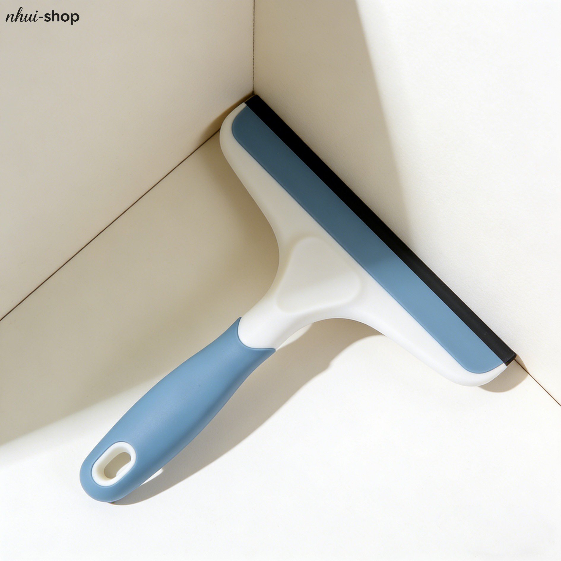 清潔鏟刀用於廚房去除油漬示意圖