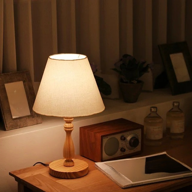 Modern decorative table lamp