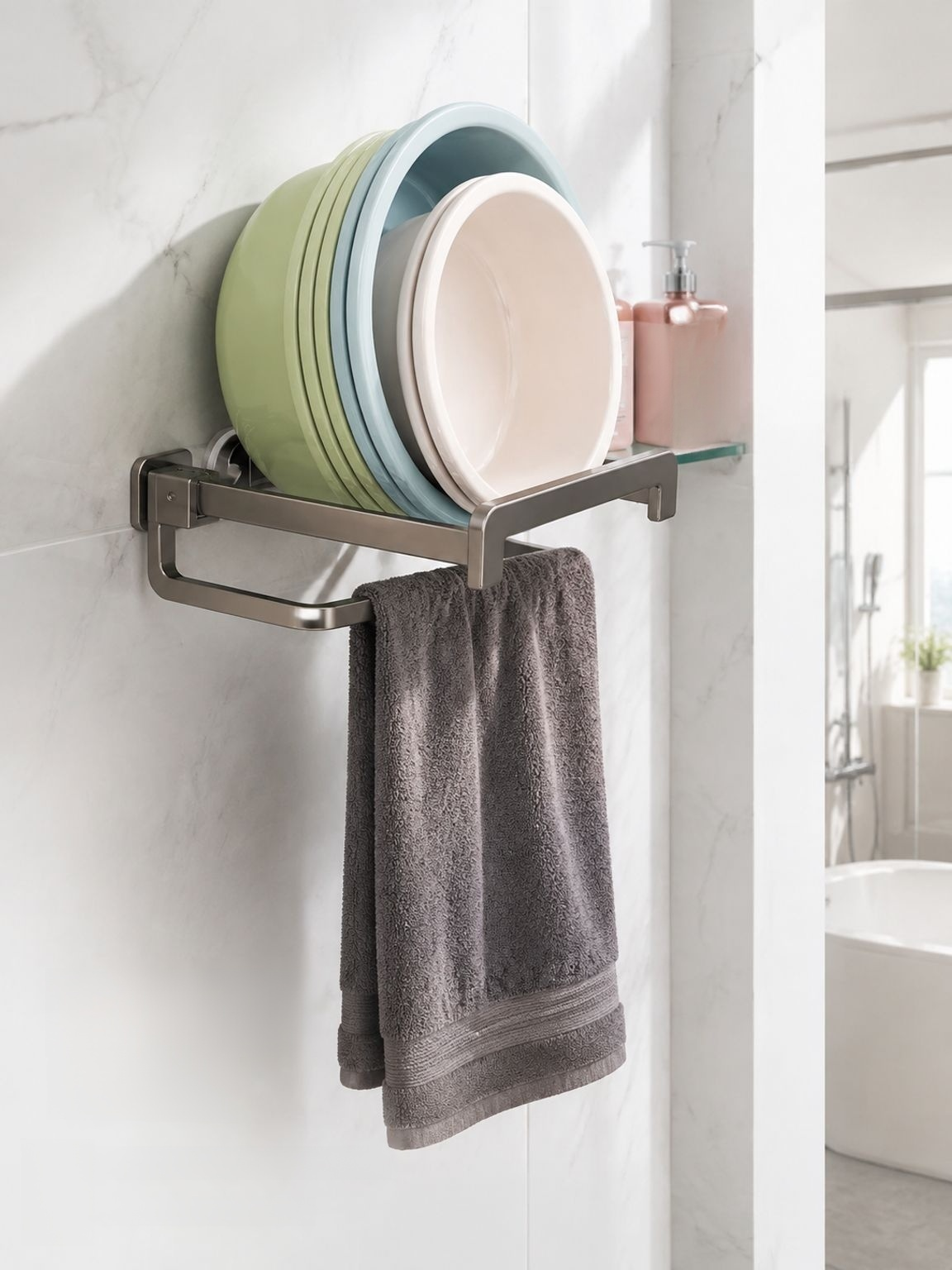 Detalle del diseño plegable del estante para lavabo sin perforación