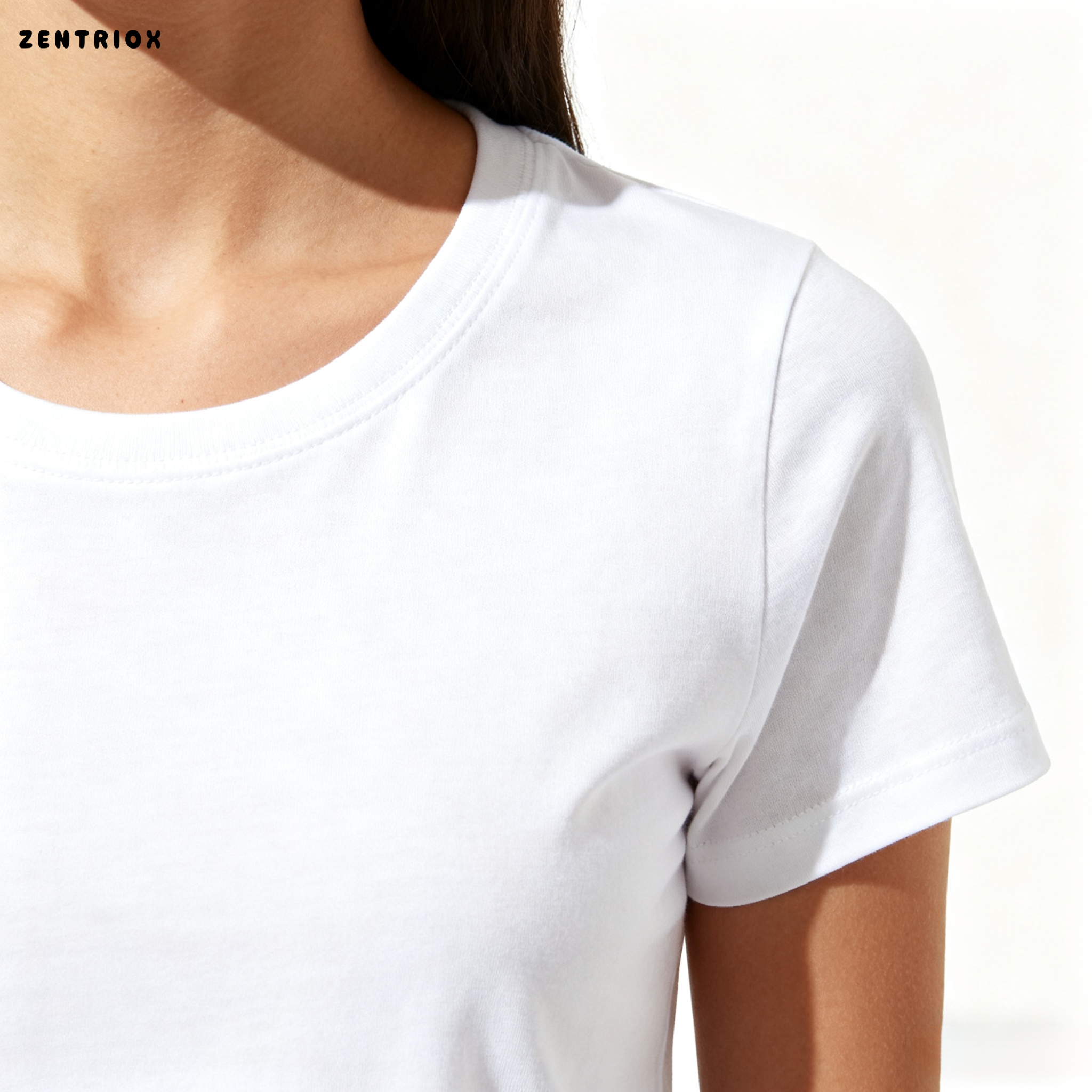 심플한 솔리드 컬러 화이트 반팔 티셔츠 전면 이미지
