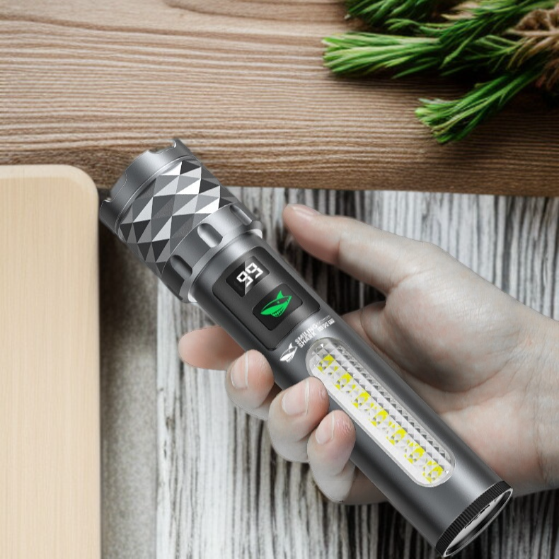 超高輝度懐中電灯