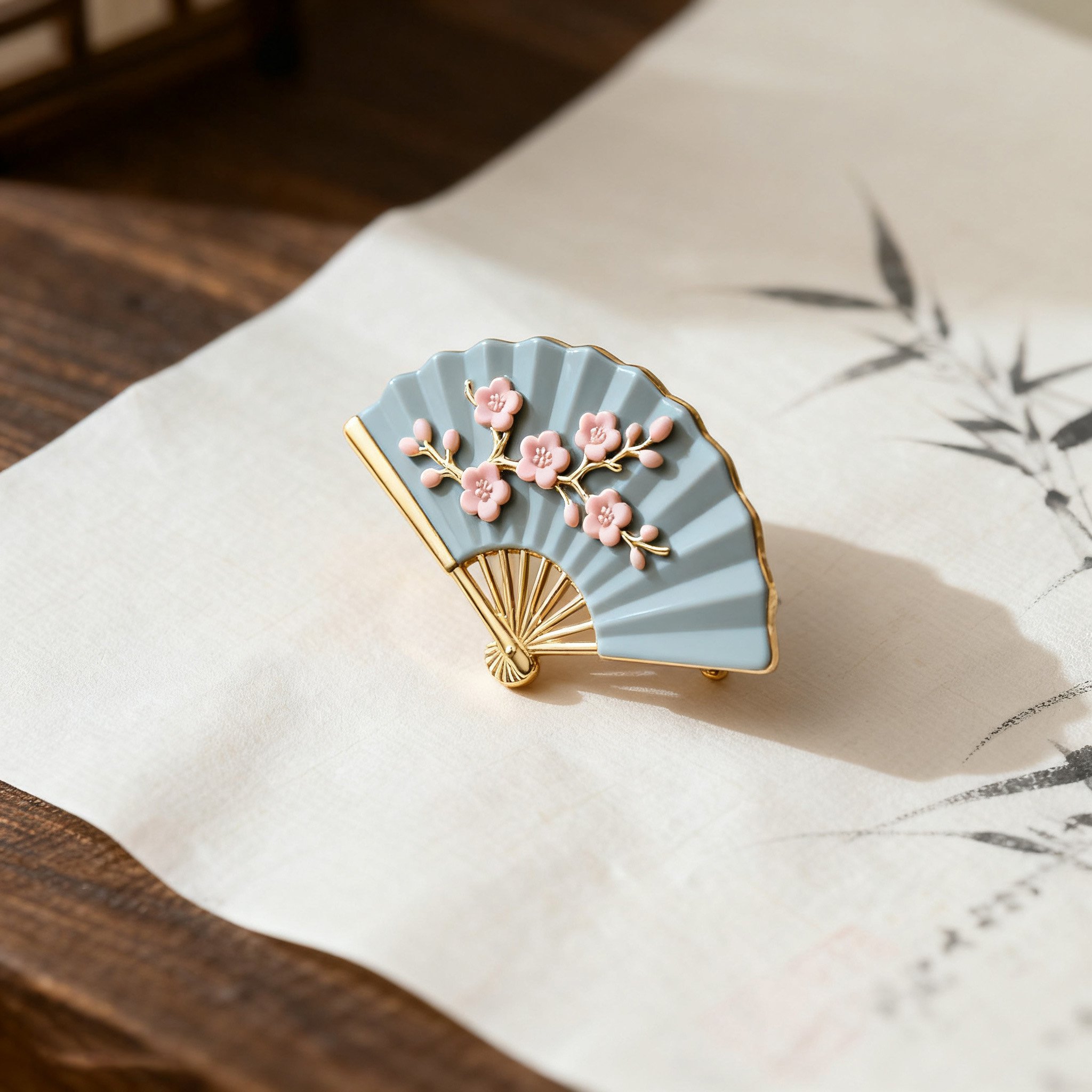  고급스러운 에나멜 부채 디자인 브로치