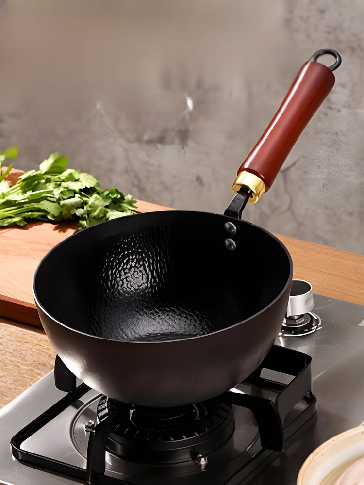 Cacerola de hierro fundido con textura martillada