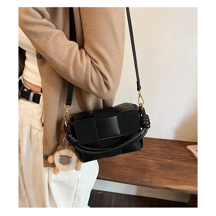 バッグの収納スペースイメージ