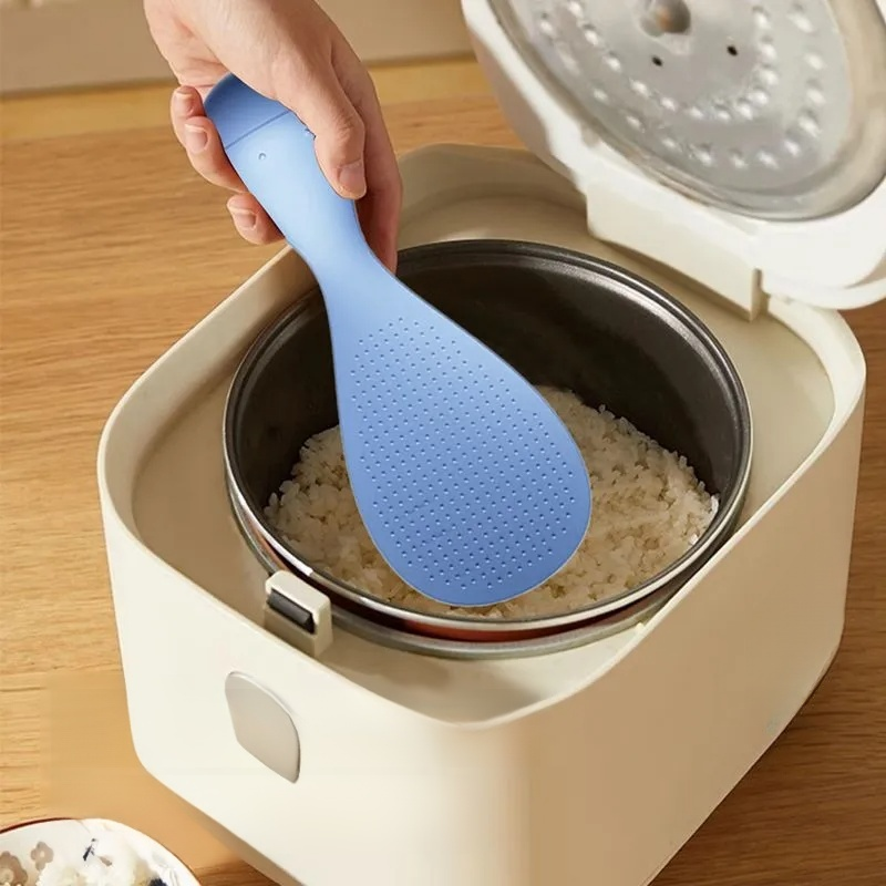 Non stick rice spoon in the kitchen can be used as a standing rice spoon