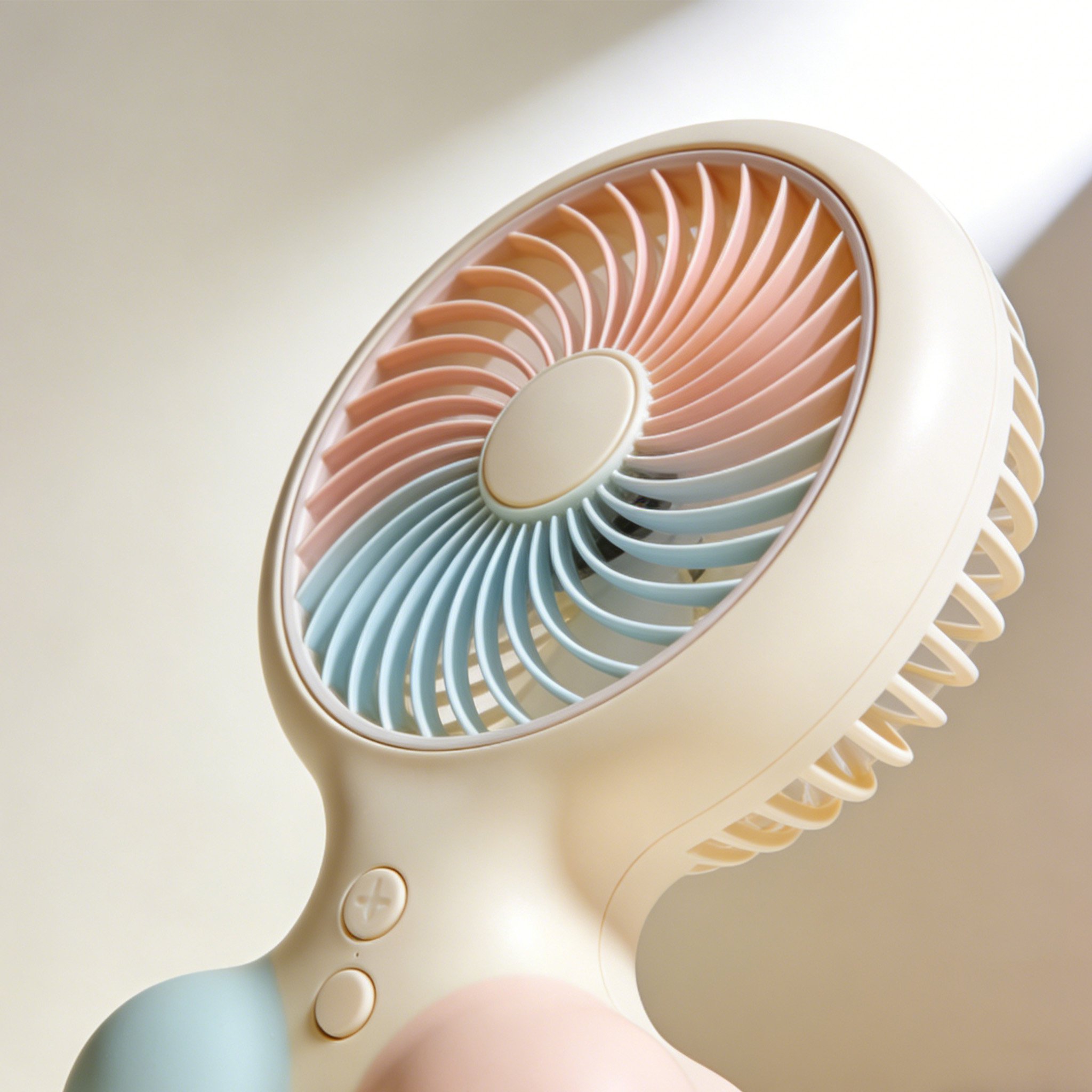 조용한 선풍기 사용 장면