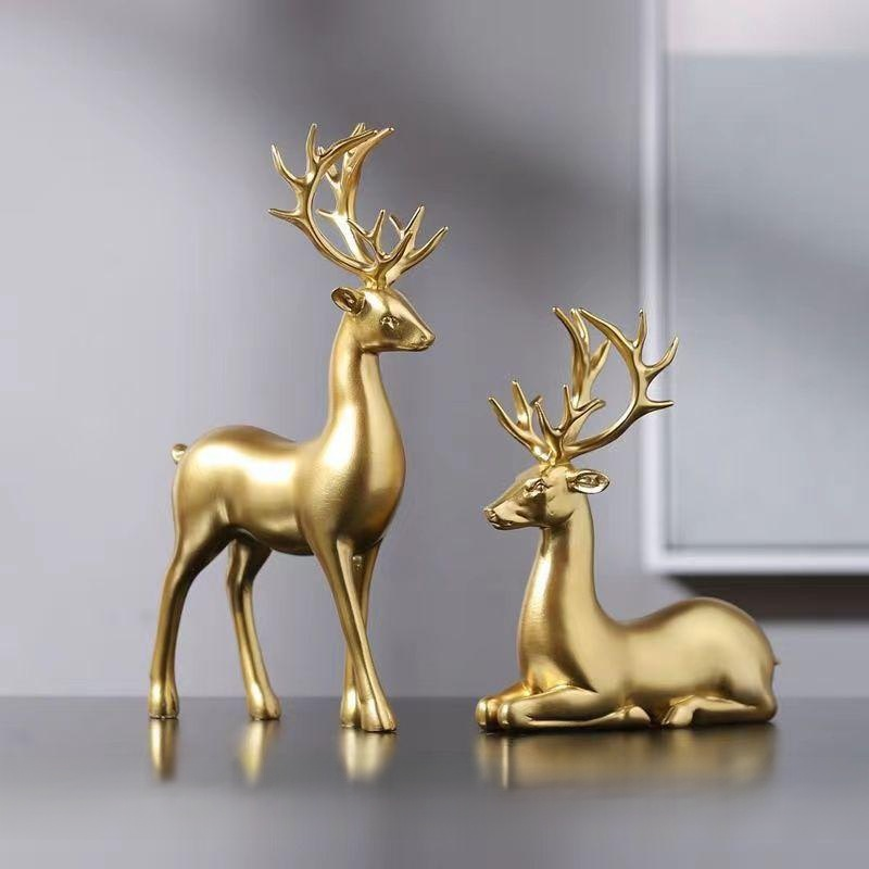 Dekoratives goldenes Hirschornament