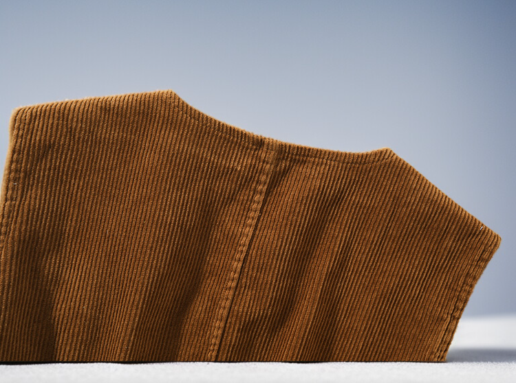 おしゃれな気質を引き立てるストライプベストコーデ