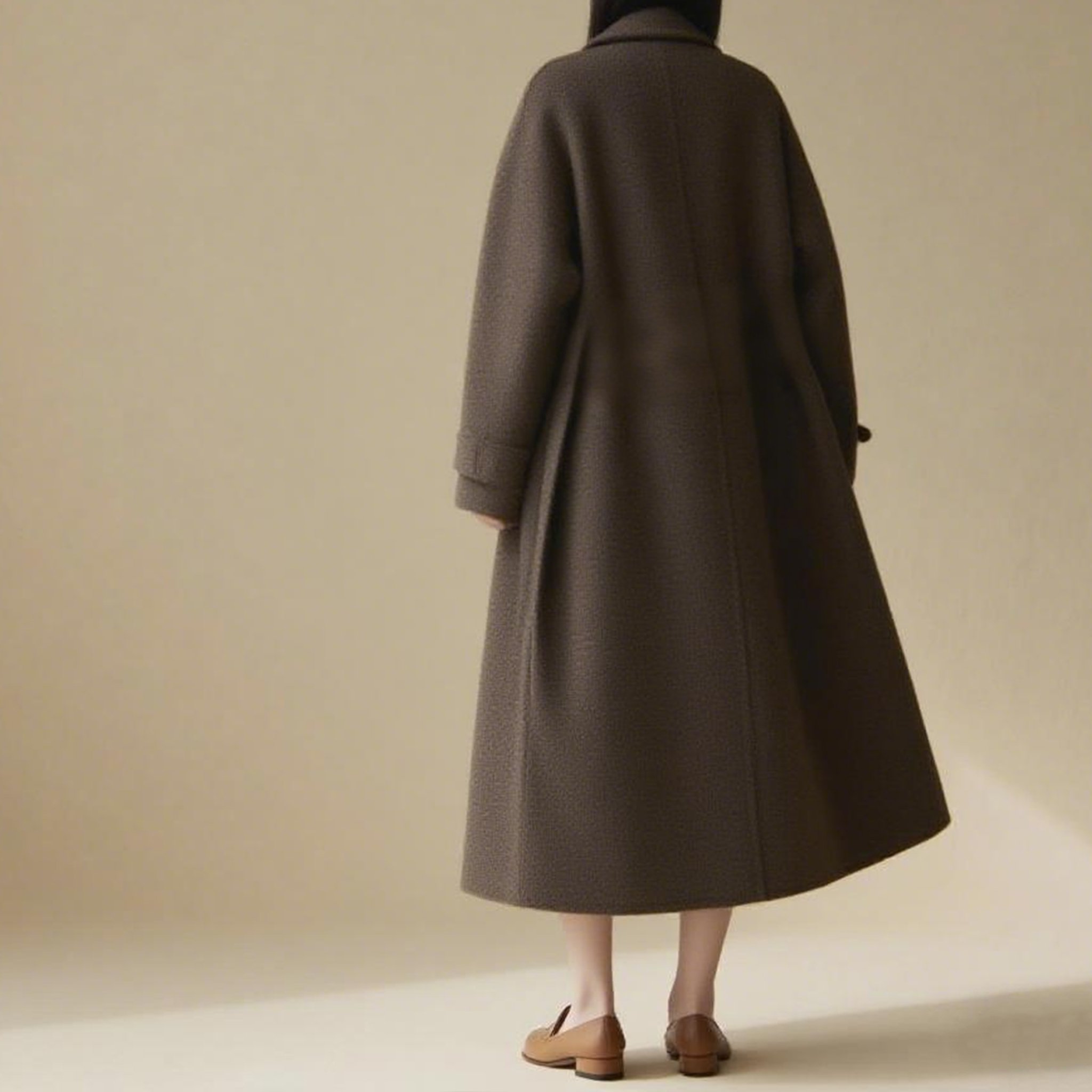여성용 클래식 다크 브라운 울 롱코트 착용컷