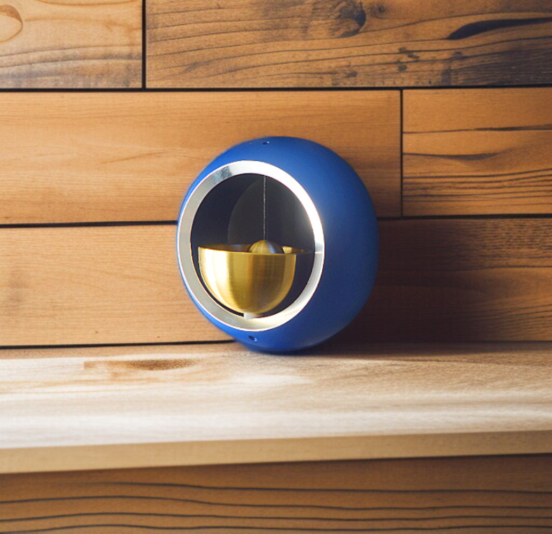 真鍮素材の美しい光沢を持つ風鈴掛け