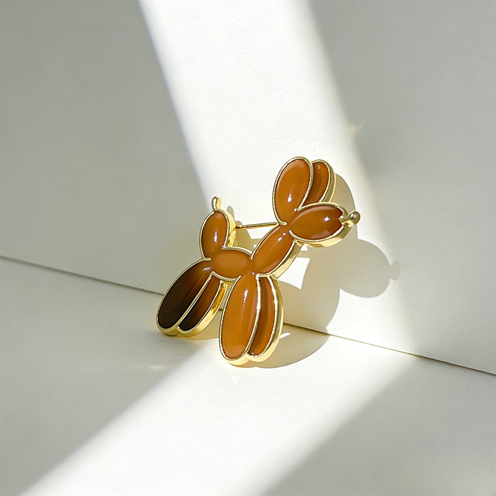 Vintage style dog brooch close-up