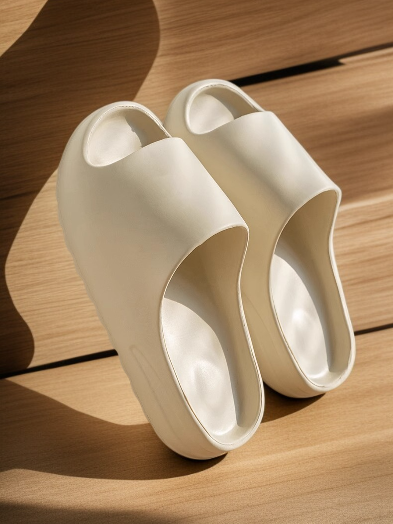 모던한 디자인의 실내 슬리퍼