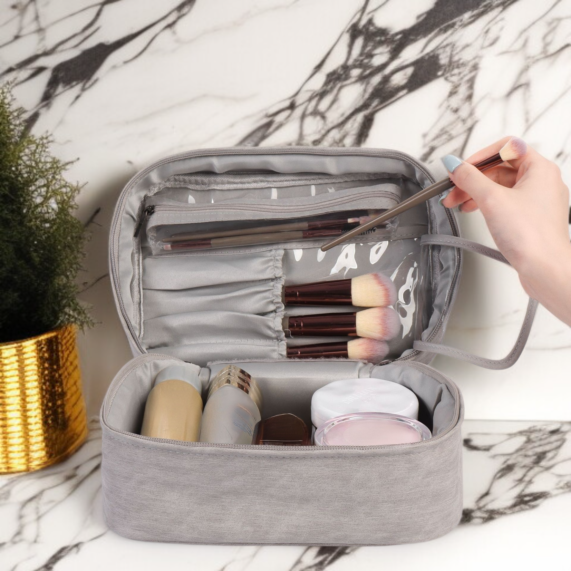 Lightweight waterproof wash bag for men and women