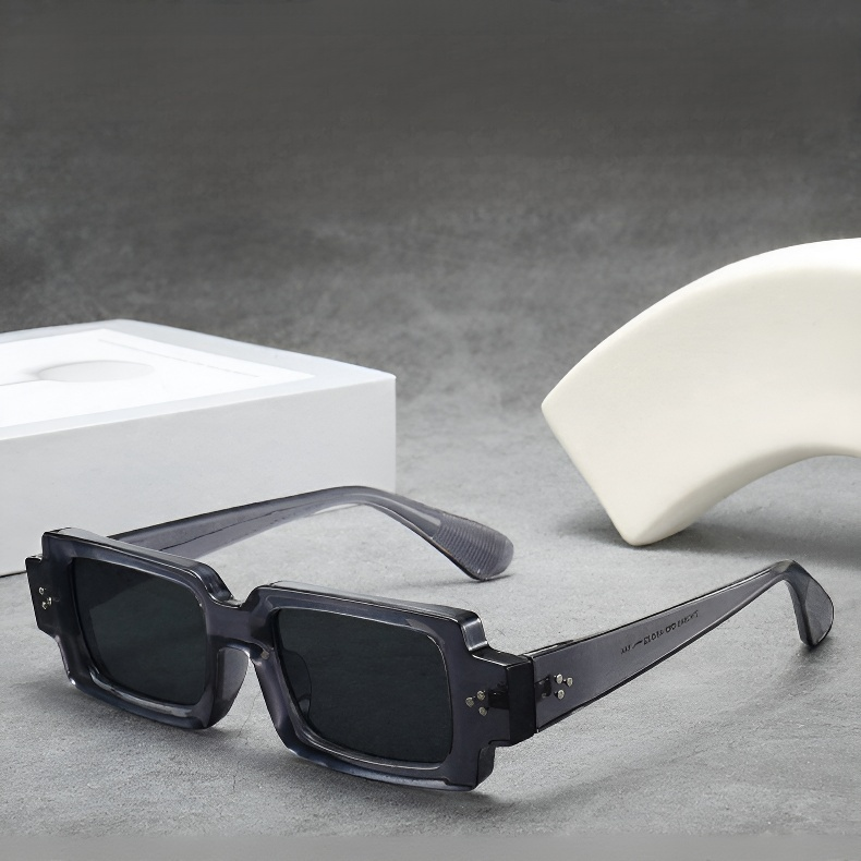 メンズスクエアリベットサングラス正面画像