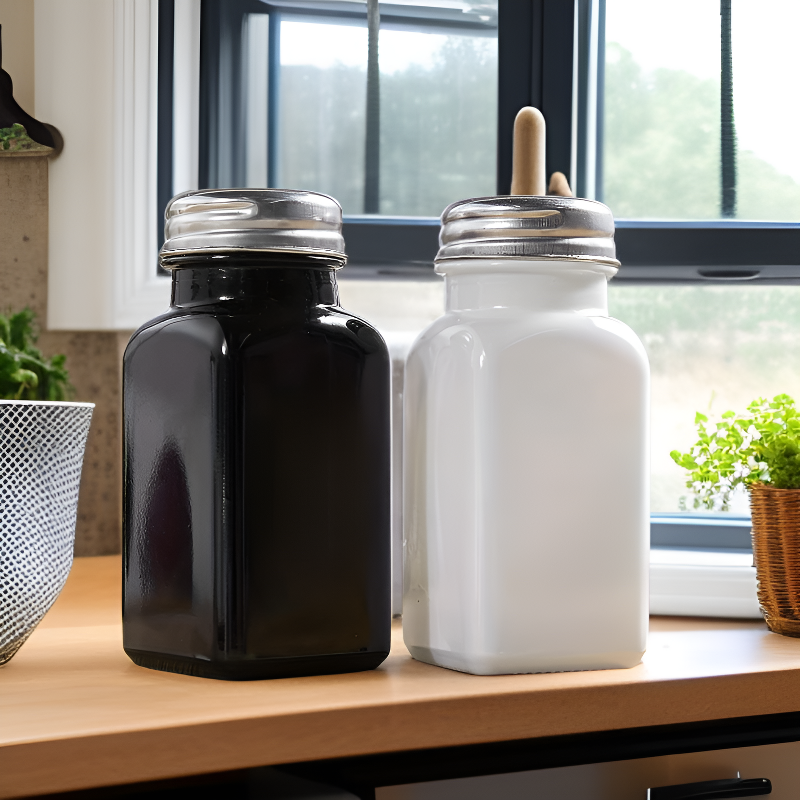 Bouteille à épices en verre carré noir et blanc, idéale pour poivre et sel