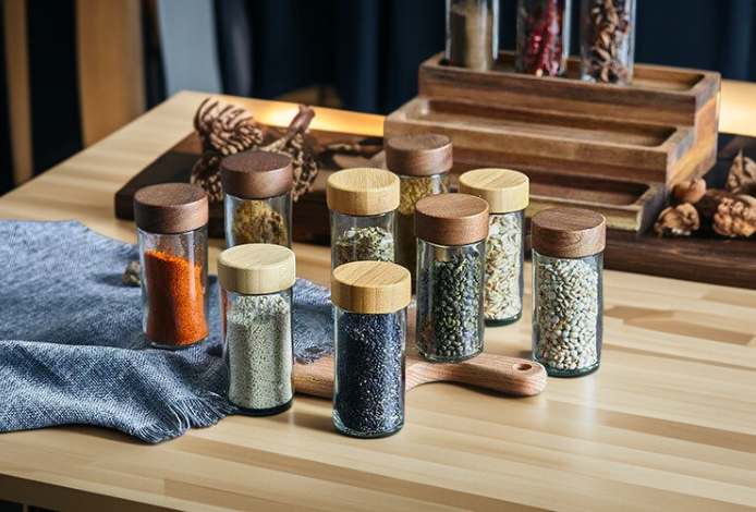 Vorratsglas für Gewürze und Kräuter im japanischen Design