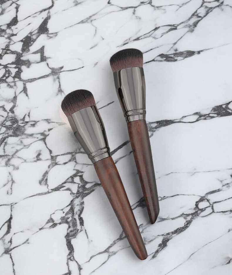 シームレスデザインのメイクブラシ