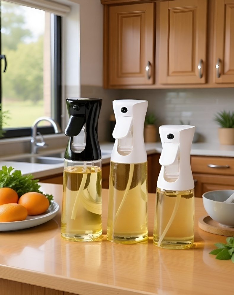 持ちやすいデザインのスプレーボトル