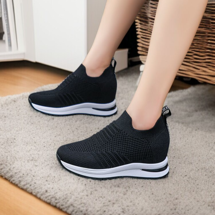 日常使いに最適な内高カジュアルスニーカー