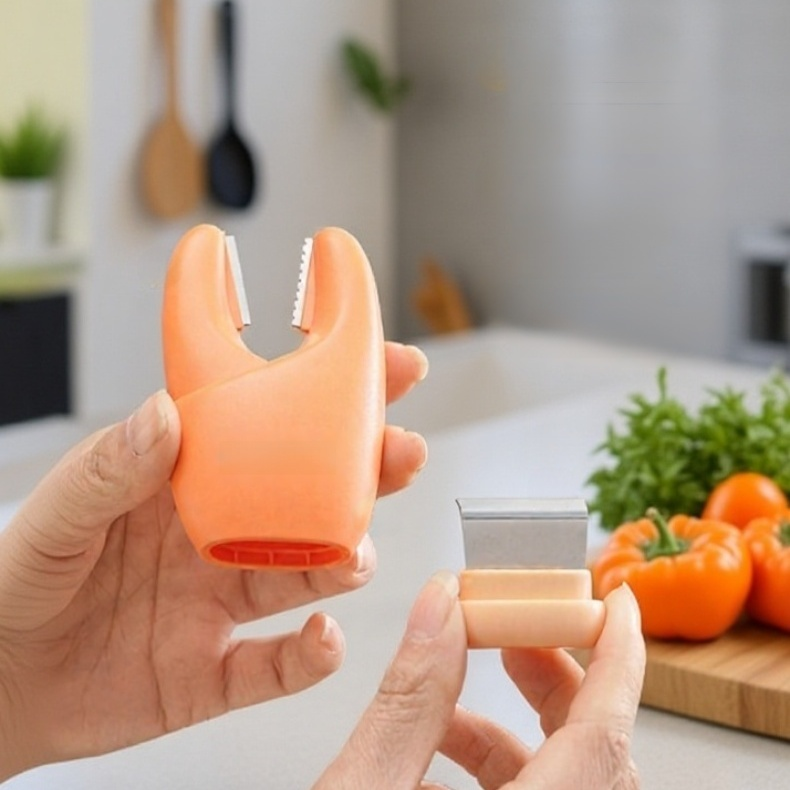 マグネット付きで冷蔵庫に貼り付けたニンニクピーラー