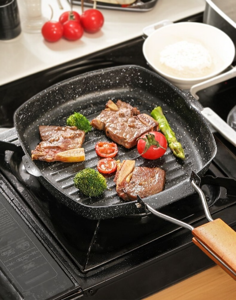 高耐久素材の折りたたみ式フライパン