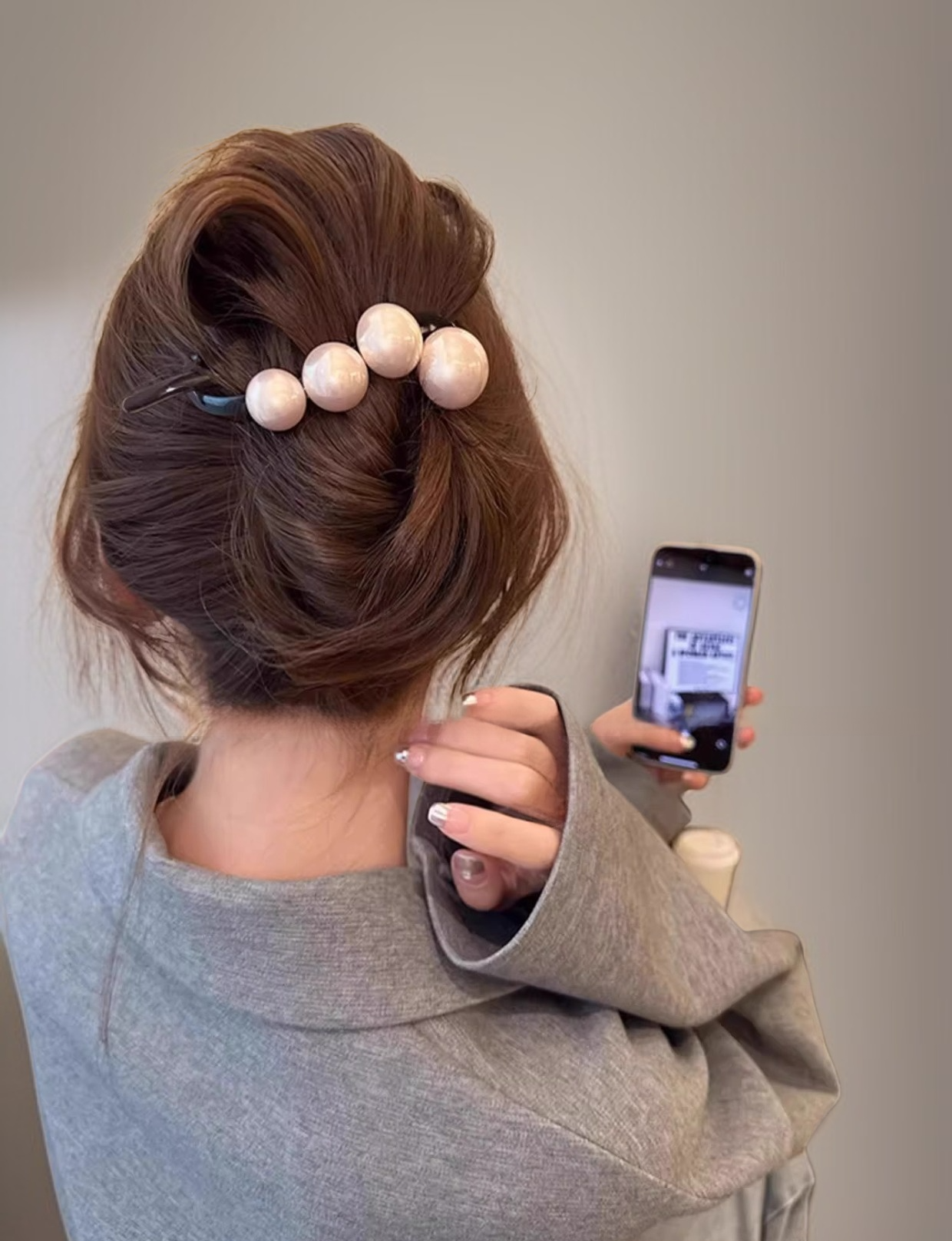 シンプルで高級感のあるパールヘアピン