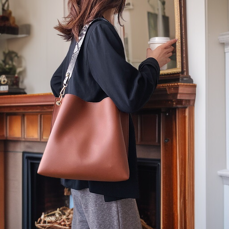 حقيبة كتف نسائية بسيطة وأنيقة على الطراز الكوري