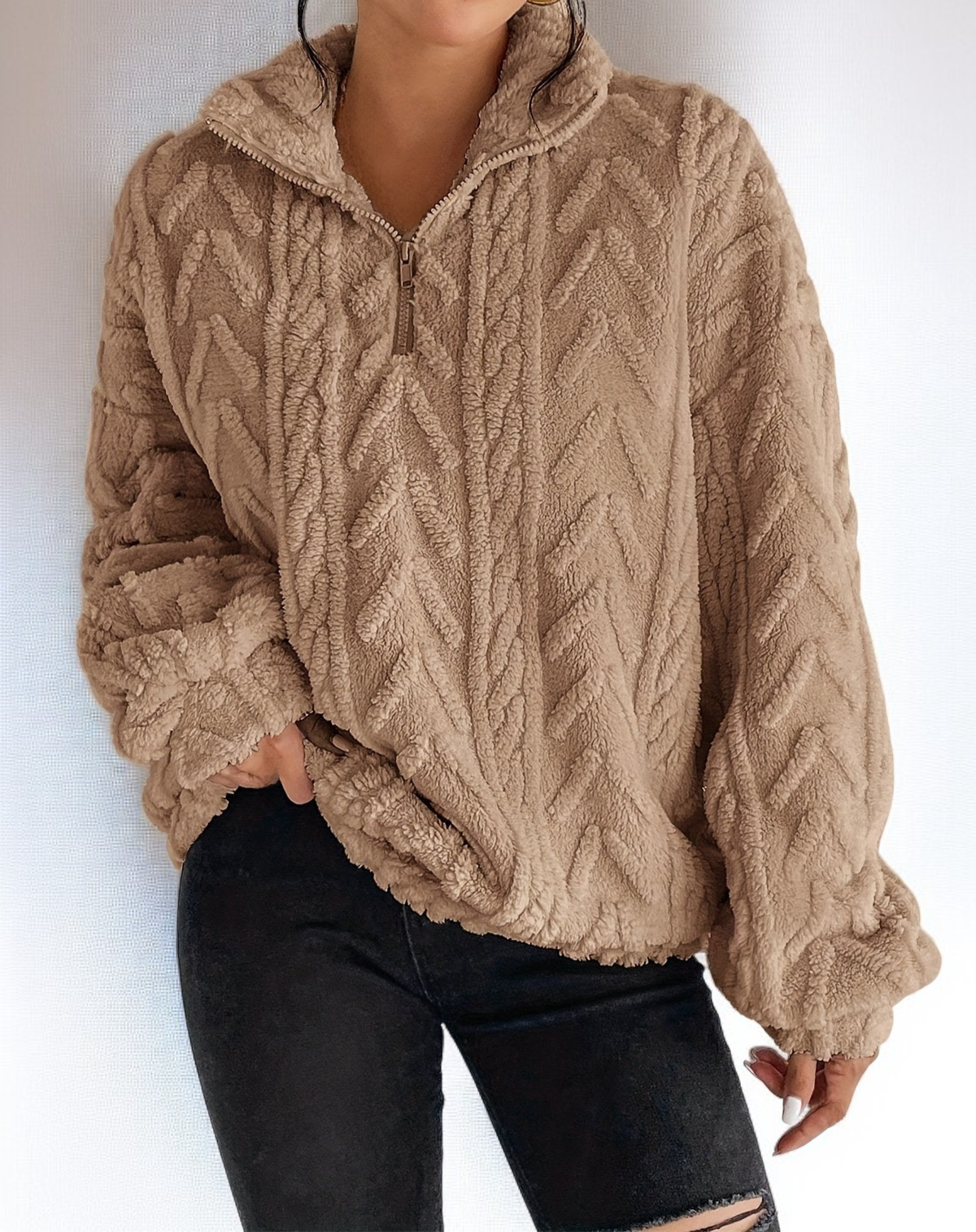 세련된 꽃무늬 패턴이 돋보이는 여성 니트 스웨터