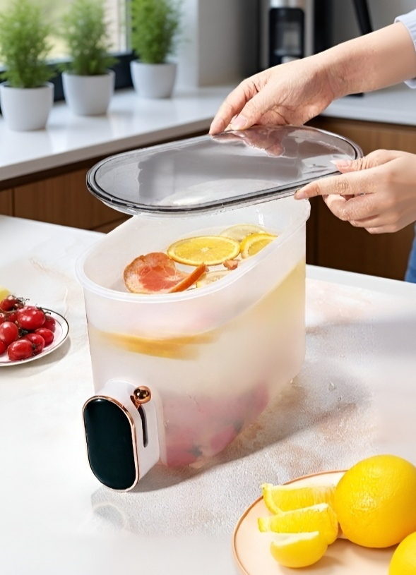 Portable cold water jug with convenient faucet