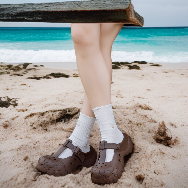 夏の女性用厚底ホールシューズ、アウトドアホールシューズ、2025年新作ホームスリッパ、滑り止め通気性スリッパ、高さを増す踏み心地、つま先閉じサンダル