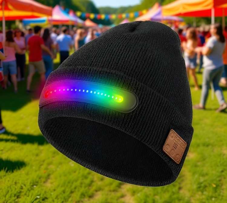 قبعة موسيقية مزودة بإضاءة LED ملونة وقابلة للشحن وبتقنية البلوتوث