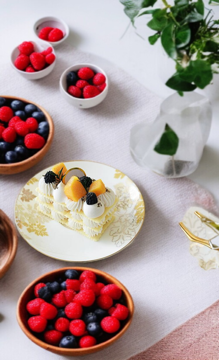 세련된 디자인의 풍골 도자기 접시