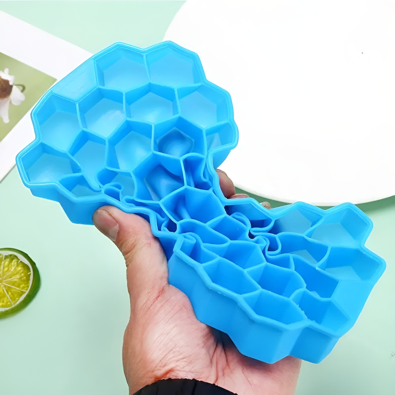Honeycomb ice cube tray